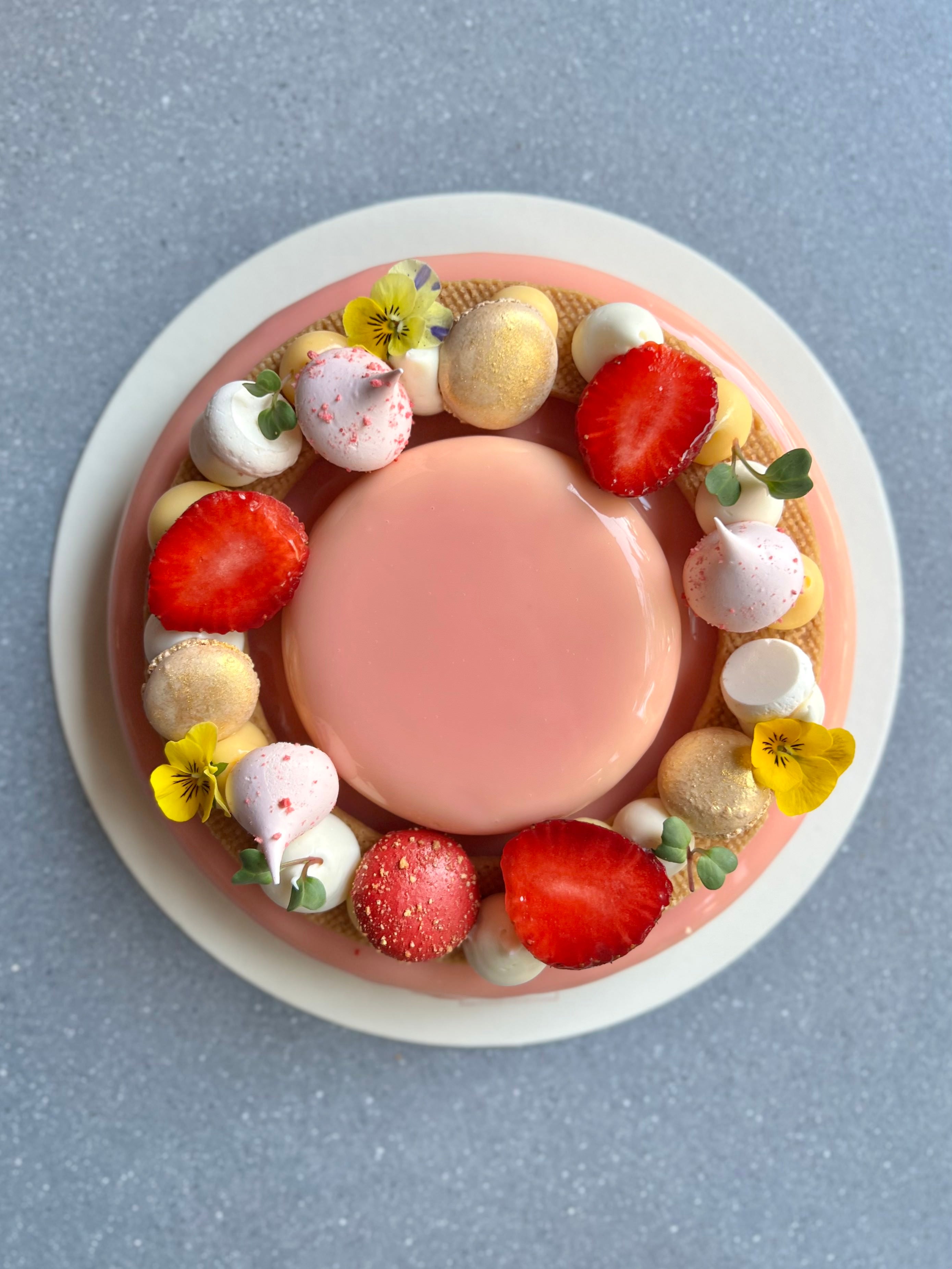 Lemon & Strawberry Entremet (1 kg)